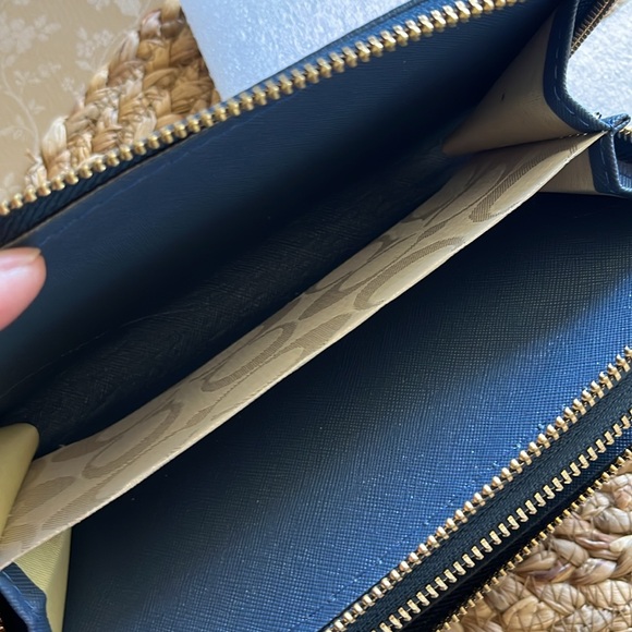 Wallet New, Nice and very useful, good quality. - Picture 4 of 7